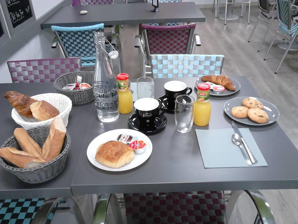 L'Envers Du Castille Hotell Parthenay Eksteriør bilde